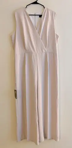 Le chateau Lé Cháteau Pantsuit