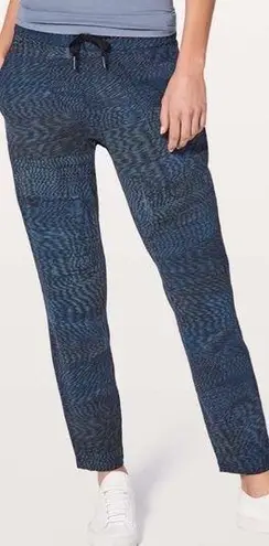 Lululemon  On The Fly Pant Linear Flux multi color