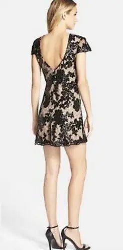 Dress the Population Nude And Black Lace Dress