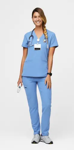 FIGS  Casma Three-Pocket Scrub Top Ceil Blue - Image 4