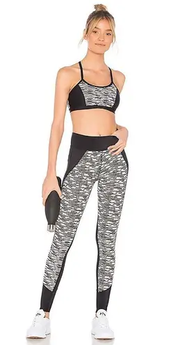 Beyond Yoga sliced fragment white black printed long legging size XS extra small