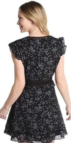 Cupcakes & Cashmere Elm Floral Print V