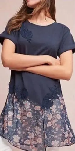 Anthropolgie Akemi + Kin Embroidered Blue Floral Flowy Short Sleeve Top Size M Size M