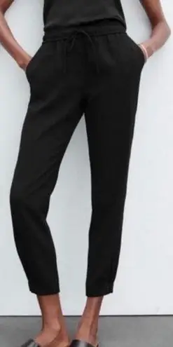 The Reset R Label The Modern Jogger in Black