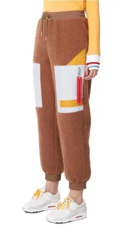 Eleven Paris Cozy Sherpa Fleece Cargo Jogger Pants ColorBlock PatchPocket Detail