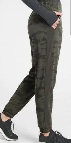 Athleta  Brooklyn Textured Lined Jogger | Camo | Size 4