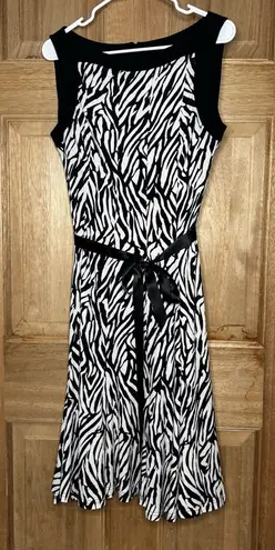 Sandra Darren women’s Monochrome Zebra Pattern Dress size 12
