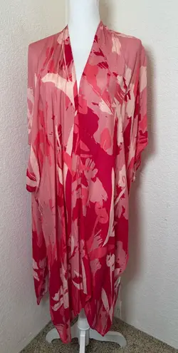Lightweight Floral Monochrome Kimono. NEW Red Size undefined