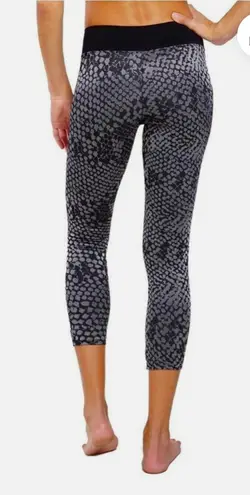 Nux Leggings Womens Small Black Gray Snake Print Vesper Capri High Rise Pants