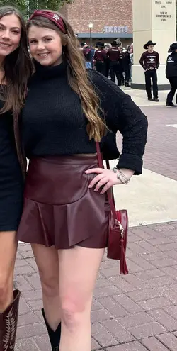 DO+BE Maroon Skort