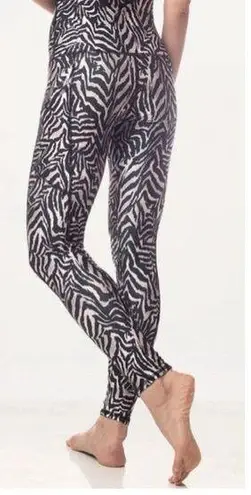 Emily Hsu Zebra Pocket Leggings Women’s Size Small Black White Yoga Pants USA