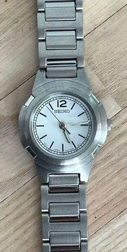 Seiko Ladies Watch Stainless Bracelet Case White Dial New in Box