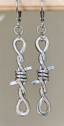 Handmade goth rock punk grunge style simple spike earrings🌙👼✨