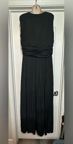 NWT Astra Signature Black Sleeveless V