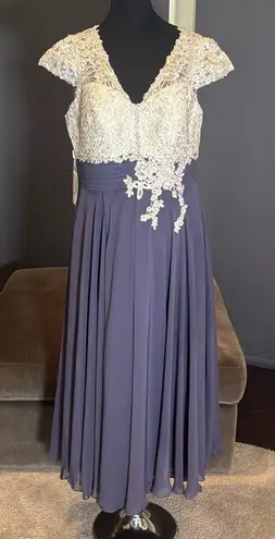 Women’s Ivory Lace Top Chiffon V