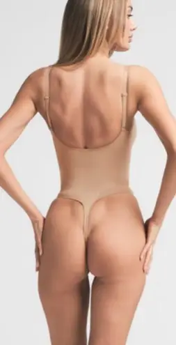 SKIMS  Seamless Sculpt Thong‎ Bodysuit Womens Sze XXS/XS Clay Beige