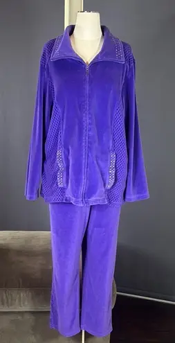 Alfred Dunner Women's Purple 2 Piece
Velour Loungewear Set Size 16W