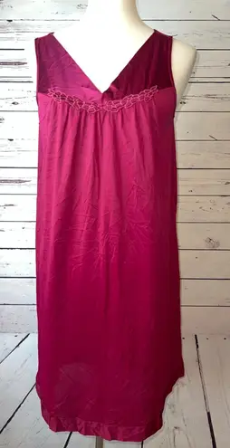 Vanity Fair Nightgown gown Medium Satin 30-107 Nylon Floral Embroidered Vintage