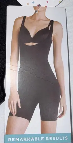 NWT ASSETS SPANX Bodysuit Shapewear Tummy Control Black M Women's Body Slimmer Size M