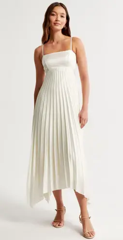 Abercrombie & Fitch NWT  Giselle Pleated Asymmetrical Maxi Dress