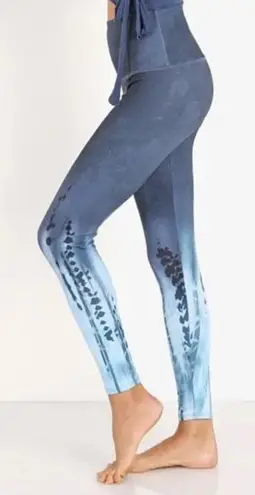 Onzie Pebble Blue Tie Dye Midi High Rise Ankle Leggings Sz L NEW