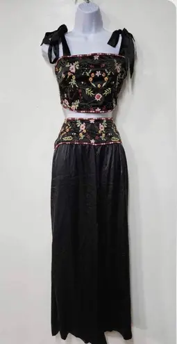 Free People  Ensemble Petra Black Satin Pant Crop Top Set Embroidered Size 2