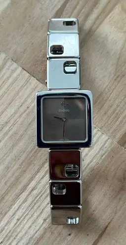 Zodiac Rare Luxury Ladies Watch Checkered Gray Metal Dial Stainless Bracelet