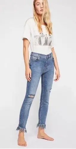 Free People  Great Heights Medium Wash Fray Distressed Skinny Jeans Size 24