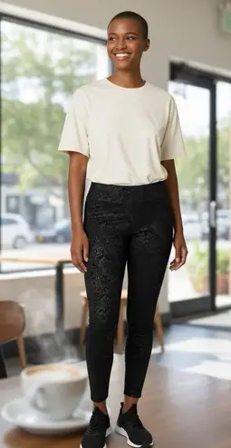 Nic + Zoe Wonder Stretch Embossed Shimmer Slim Pull on Black Pants Womens Size 4