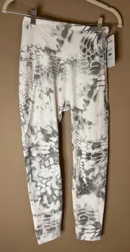 NWT Born Primitive Eccentric Leggings (Wraith) Size L White Size L
