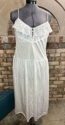 Maidenform negligee slip Vintage white nightgown sheer lace bust