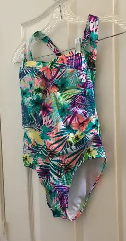 Catalina FINAL MARKDOWN  swimsuit small size 4/6 - Image 1