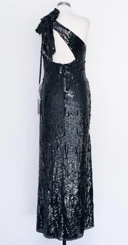 Mac Duggal . Sequined One Shoulder Back Bow Detail Gown. 93580