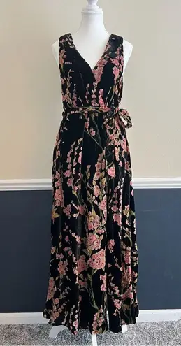 Baltic Born Lennon Velvet Floral Maxi Front Slit Dress in Black NEW Size Medium