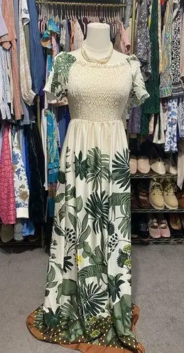 Coolples Made in Italy maxi dress featuring a smocked bodice, short sleeves. Size L