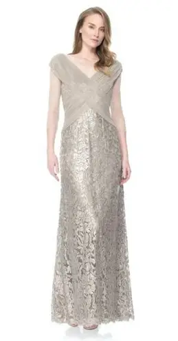 Tadashi Shoji Ruched Tulle Woven Bodice 3/4 Sleeve Gown Size 8 EUC