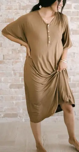 Dwell & Slumber House Dress Size M/L Tan Neutral Gold Snap Caftan Lounge Nursing Size L