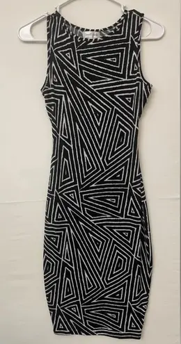 Emerald Sundae  Black and White Geometric Midi Dress size S (H5).. - Image 3
