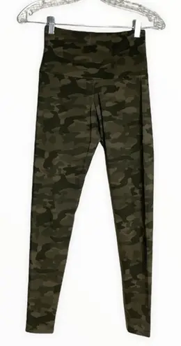 Onzie Pants Womens XSmall Capris Green Camo High Rise Leggings Camouflage