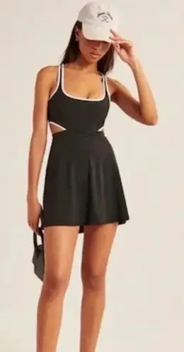 Abercrombie & Fitch  Black and White Tennis Dress with‎ Cutouts XS Petite