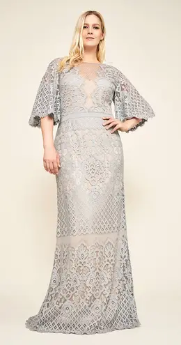 Tadashi Shoji MALINA FLUTTER SLEEVE LACE GOWN - PLUS SIZE size 14