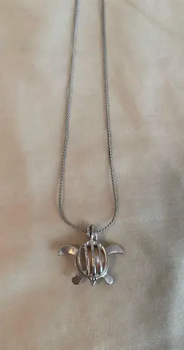 Boutique Silver Turtle Pearl Necklace 