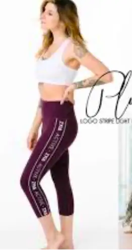 Zyia Active Leggings Womens 8-10 Purple/plum Cropped Capri Side Spell Out EUC