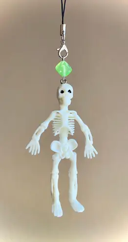 Handmade big skull goth grunge punk funky Halloween phone charm/keychain/bag charm/car decor/display 🖤💀