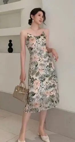 New Summer Floral Print Satin Barbie Sleeveless Midi Dress Size Medium Multi