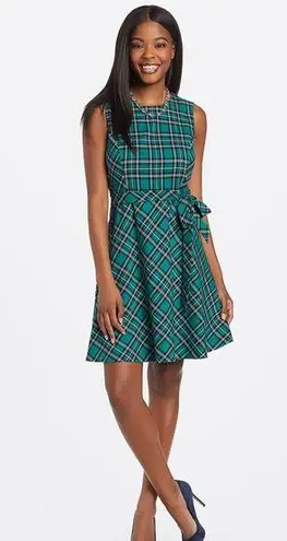 Draper James Sleeveless Bow Waisted Love Circle Dress in Green Plaid.