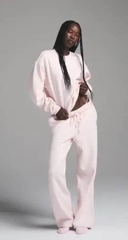 SKIMS Cotton Fleece Classic Crewneck in Barely Pink, Size X-Small