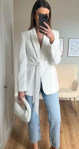 ZARA NWOT  White Belted Tuxedo Blazer. Size Small