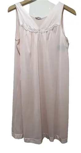 Vanity Fair Nightgown - M Pink Vintage V Neck Sleeveless Lingerie USA Made