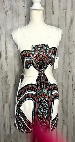 NWT Women's Geometric Cut